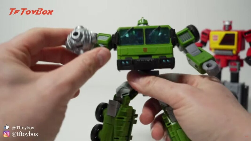 Transformers LEGACY UNBOXING Bulkhead And Blaster Eject By Tftoybox   In Hand Images  (14 of 17)